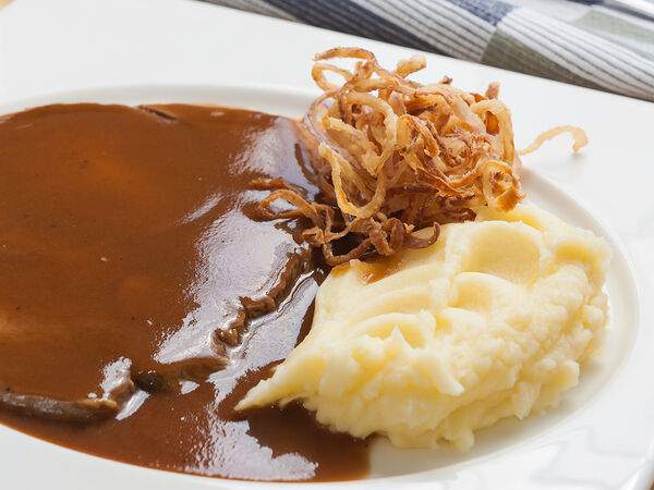 Дунай - Отварная телятина в соусе с картофельным пюре