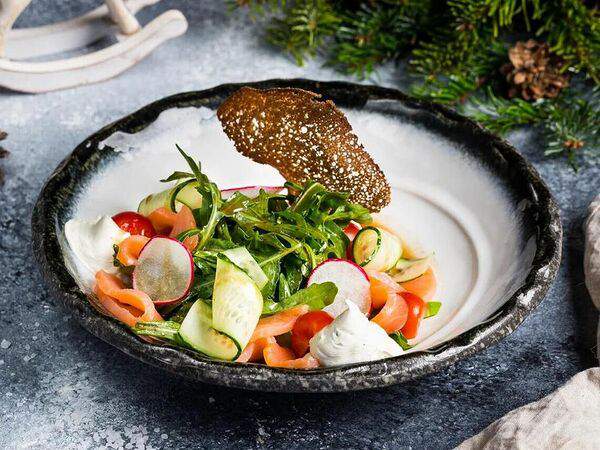 Chalet River Club - Красивый салат с лососем