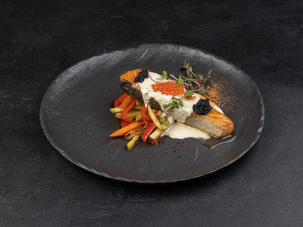 Театральный буфетъ - Лосось с овощным жюльеном в сливочном соусе