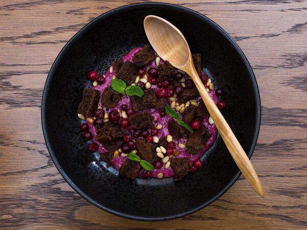 Столица деревень - Сгущенная клюква со сливками, кедровым орехом и бисквитом из черемухи