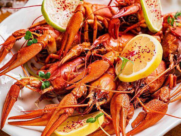 Гости рестопаб - Вареные в сметане с укропом и петрушкой