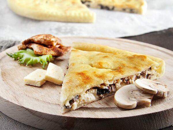 Халхури - Осетинский пирог с курицей, сыром и грибами
