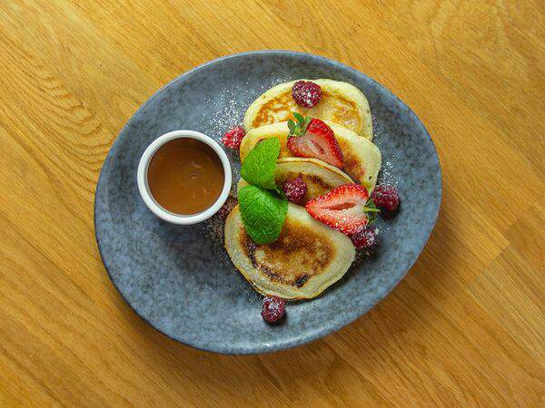 Десертория - Оладушки С Сезонными Фруктами И Карамелью