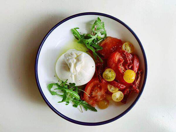 Negroni bar & enoteca - Местная буррата с разными томатами