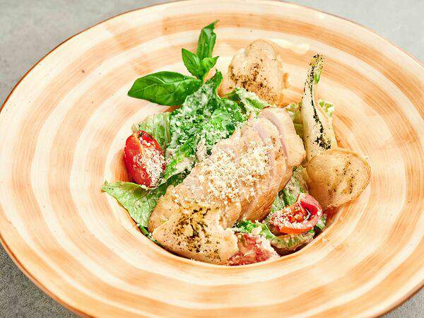 Pivino - Салат Цезарь с куриным филе