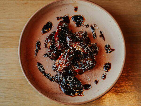 Кран Диван - Куриные крылья в глазури