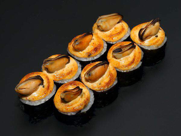 Total Sushi - Запеченный ролл с мидиями острый