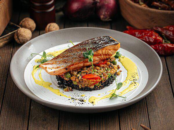 Ларисс Иванну Хачу! - Филе лосося под сливочно-базиликовым соусом