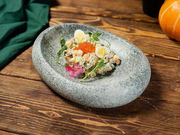 Gastro Pub Hooligans - Оливье с реберным мясом и красной икрой