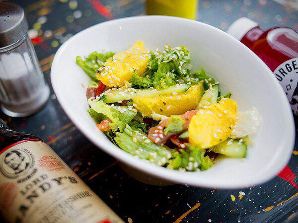 Beefy burgers - Салат семга с апельсином