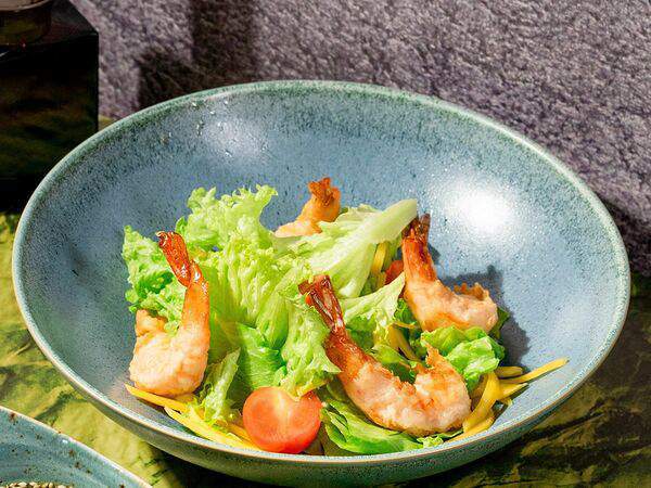 Джонни Ву - Салат с креветками в соево-кунжутном соусе