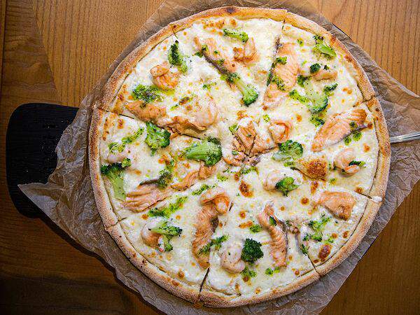 Birch - Пицца с сёмгой и креветками