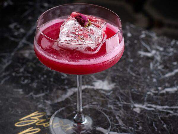 Bisou Bisou Bistro - Розовый кактус, алоэ, матча, блеск