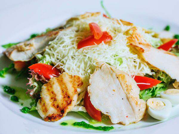 Gusto Pasta & Pizza - Салат Цезарь с курицей