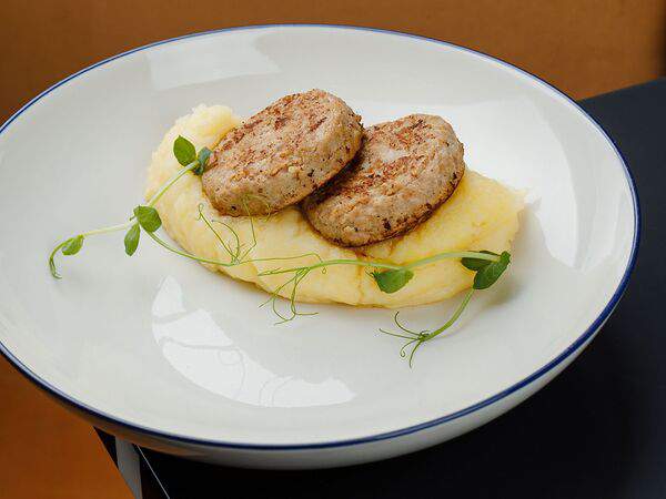 Четыре сына - Котлеты из кролика с пюре