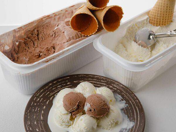 Тюменский пломбир - Mix Гастроемкость Тюменский пломбир 15% ванильный/шоколад 1 коробка (в коробке 1шт*2кг ваниль и 1шт*2кг шоколад)