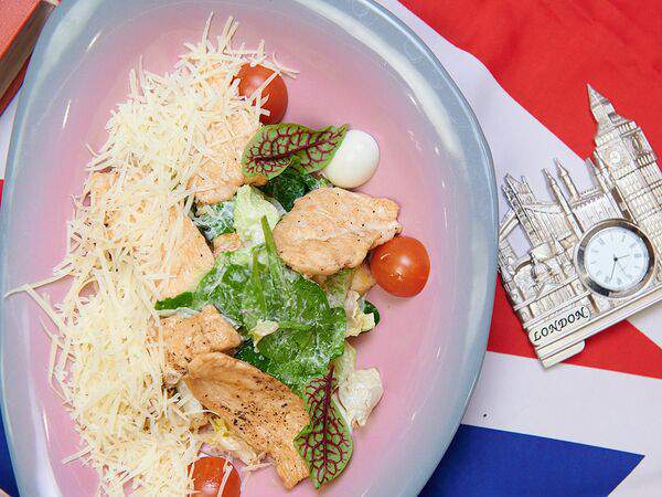London - Салат Цезарь с куриной грудкой
