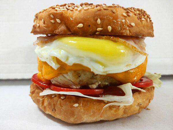 Батя жарит - Бургер Цыпа с яйцами