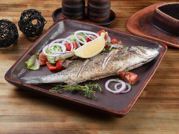 Техас паб - Фиш Сибас с овощным салатом