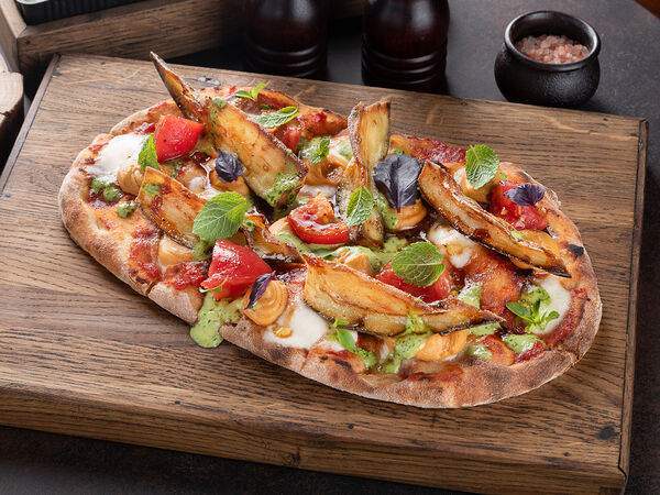 Wine & Pinsa - Пинса Хумус и глазированные баклажаны