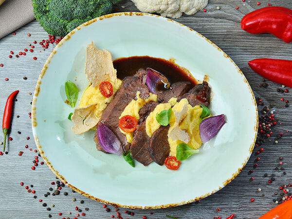 Ресторан Старый Город - Томленые щёчки из мраморной телятины и картофельным пюре