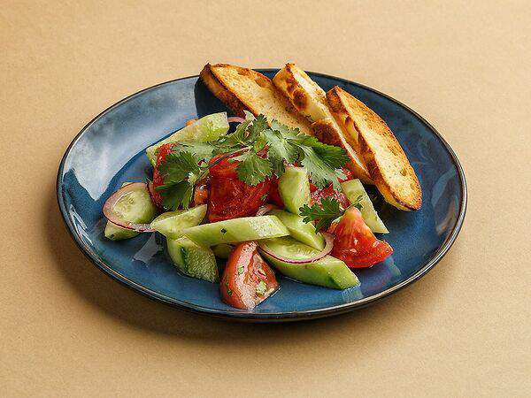 Баши Грузинское Бистро - Овощной салат по-грузински с оливковым маслом