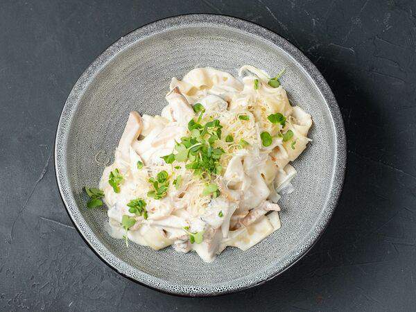 Self Cost - Феттуччине с курицей и грибами