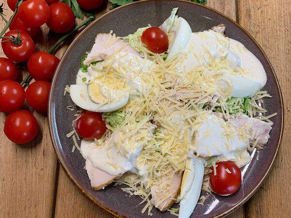 Пекаридзе - Салат Цезарь с курицей