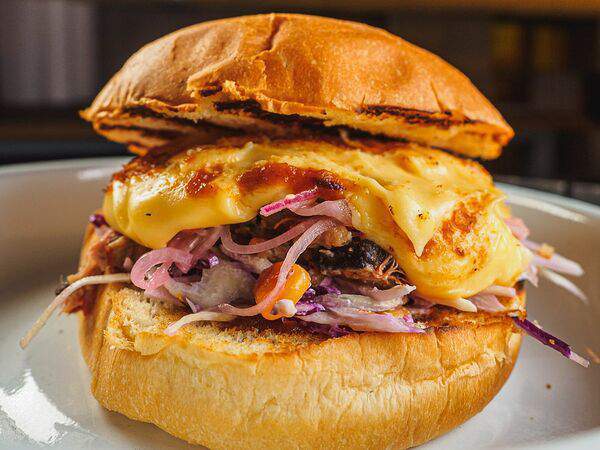 Brew Barrel taproom - Бургер с рваной свининой