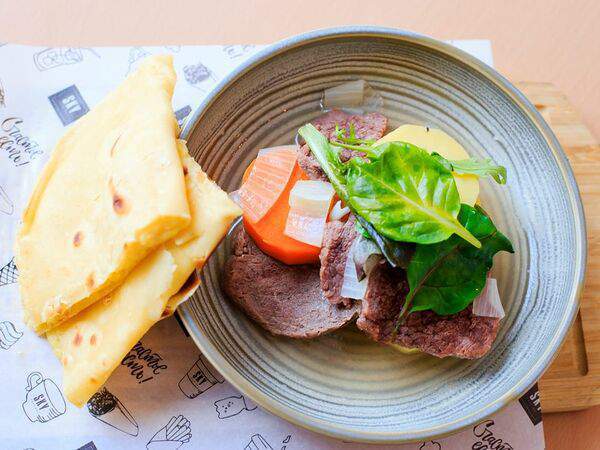 Кафе Sky (Скай) - Мясо по-татарски с кыстыбый