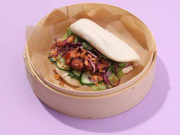 Baodzilla - Бао-бургер с карамелизированной курицей в темпуре