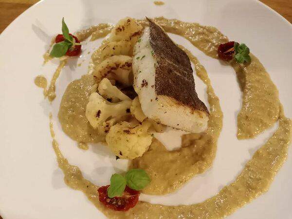 Рыбы бы - Филе палтуса с обжаренной цветной капустой и соусом из белых грибов