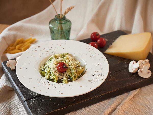 Debaton - Пенне с песто и цыпленком