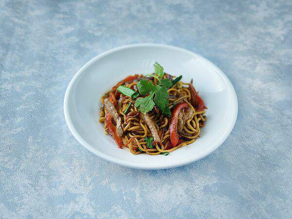 Umami Kitchen - Китайская лапша со свининой и овощами
