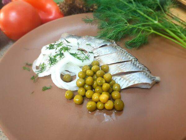 Ссср - Филе сельди с луком и зеленым горошком