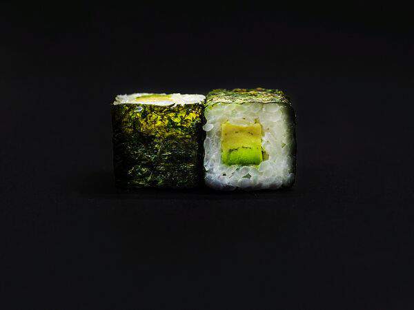 Mr Khan - Классический ролл с авокадо