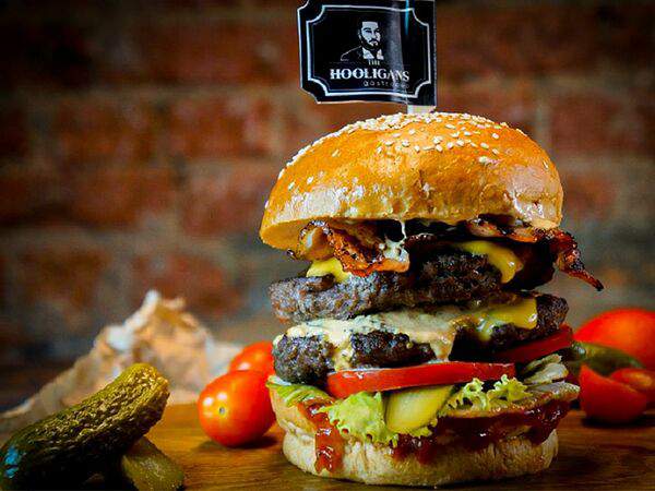 Gastro Pub Hooligans - Бургер Голодный тренер