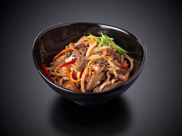 Фудзи - Лапша вок с говядиной в соусе тонкацу