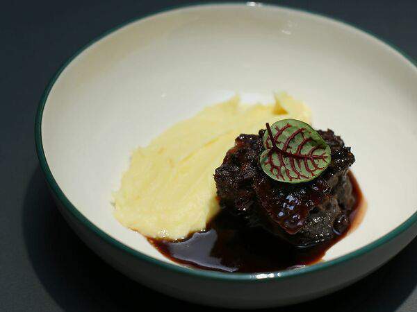 Беz прелюдий - Говяжья щека с картофельным пюре