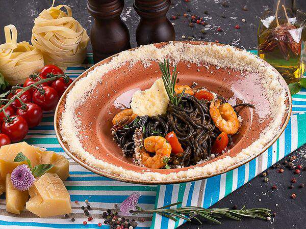 Premier & Only - Черные спагетти с тигровыми креветками