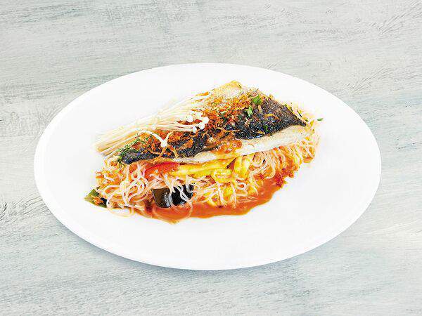 Суши сан - Филе дорадо с рисовой лапшой