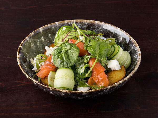 Территория - Салат с солёным лососем