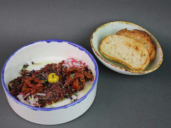 Бар Сплетни - Тартар из говядины с трюфельным маслом