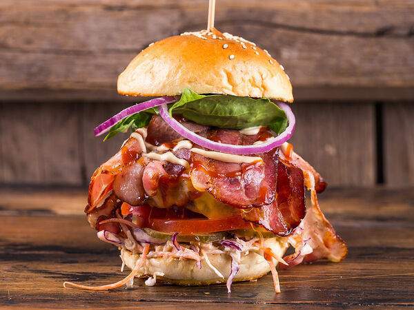 Краснодарский парень - Бургер Беконатор