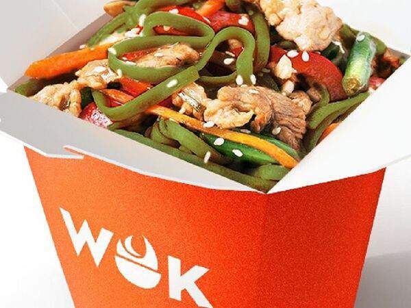 Pad Thai - Курица в соусе карри со шпинатной лапшой