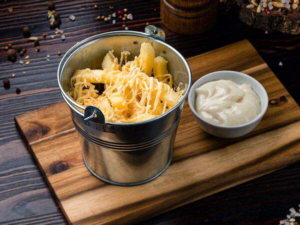 Lidbeer Bar Светлы - Картофель фри с сыром и чесночным соусом
