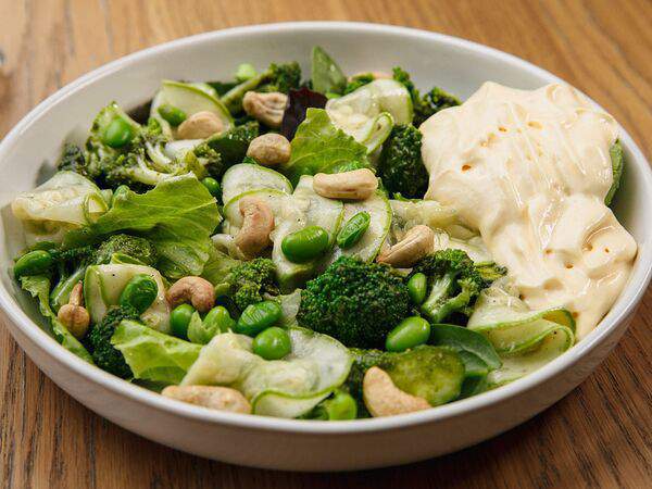 Ресторан Soho - Зеленый салат с авокадо и голландским соусом