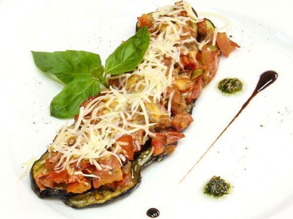 Монплезир - Баклажаны, запеченные с помидорами, сыром и чесноком