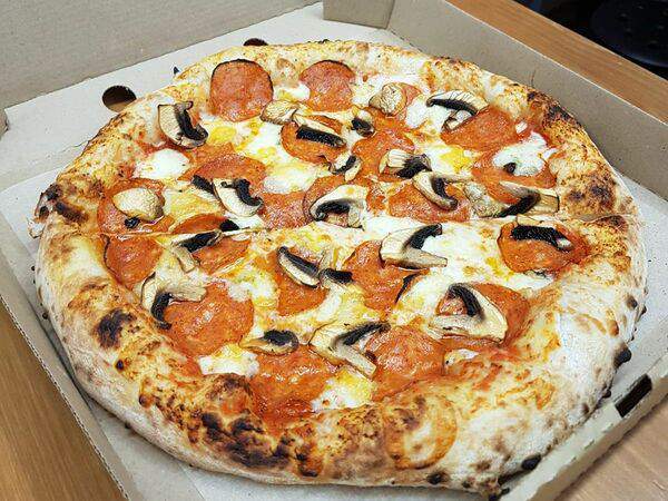 Pizza Napoli - Пепперони & Горгонзола