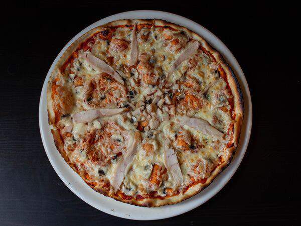 Хачапури и хинкали - Пицца с курицей и грибами